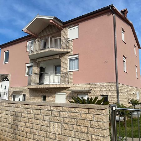 Apartments Ban Galižana Eksteriør billede