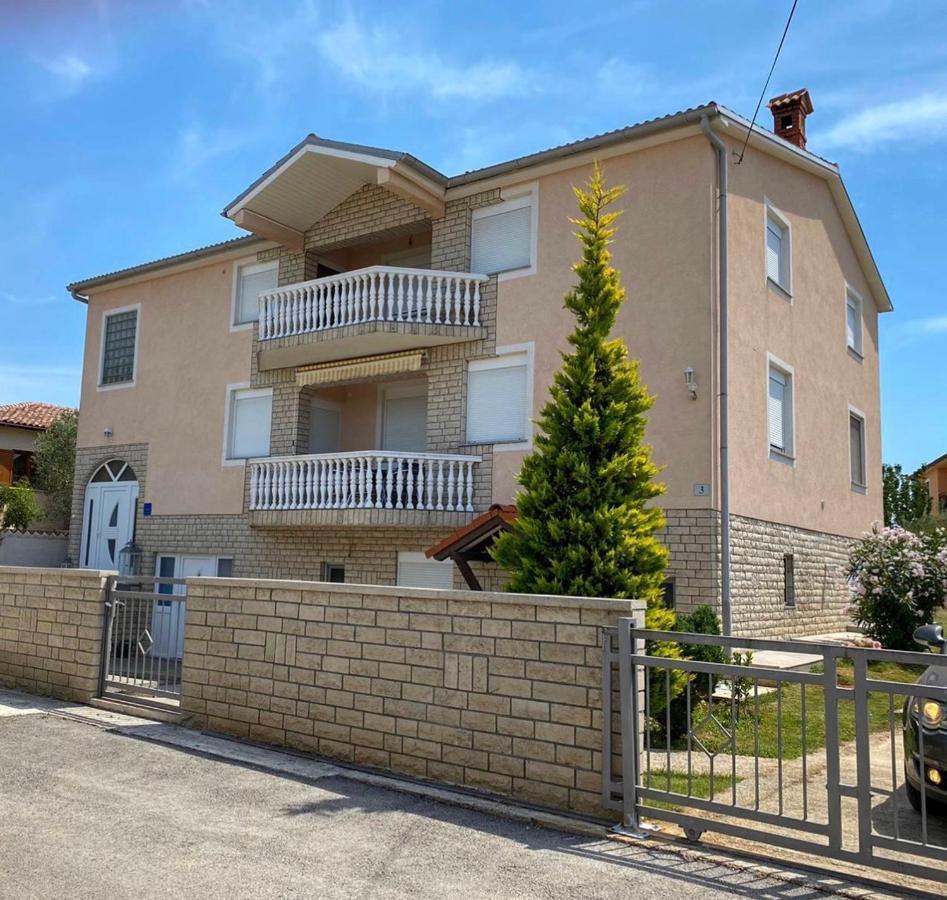 Apartments Ban Galižana Eksteriør billede